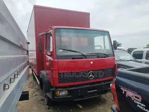 Mercedes-Benz 814 Cargo Truck
