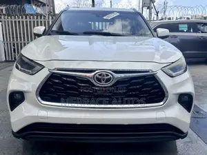 Toyota Highlander XLE AWD 2023 White