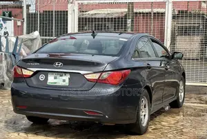 Hyundai Sonata GLS Sedan FWD (2.4L 4cyl 6M) 2012 Blue