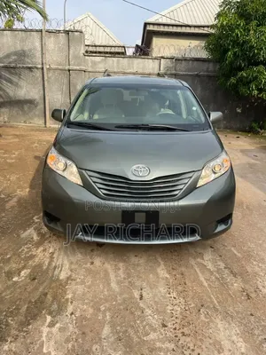 Toyota Sienna 2011 Green