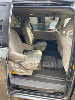 Toyota Sienna 2011 Green