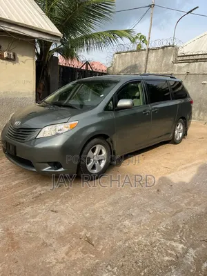 Toyota Sienna 2011 Green