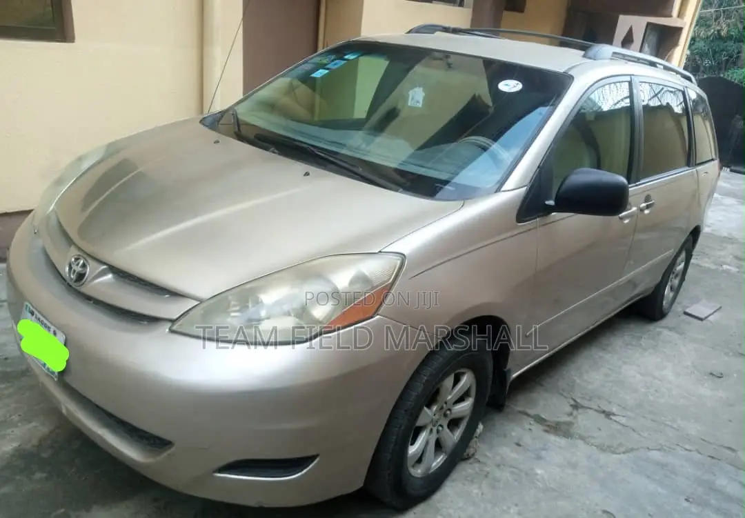 Toyota Sienna LE 2008 Gold