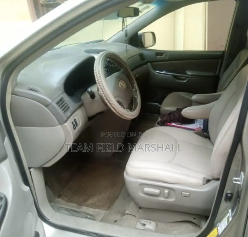 Toyota Sienna LE 2008 Gold