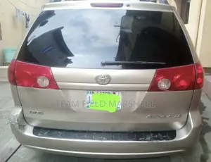 Toyota Sienna LE 2008 Gold