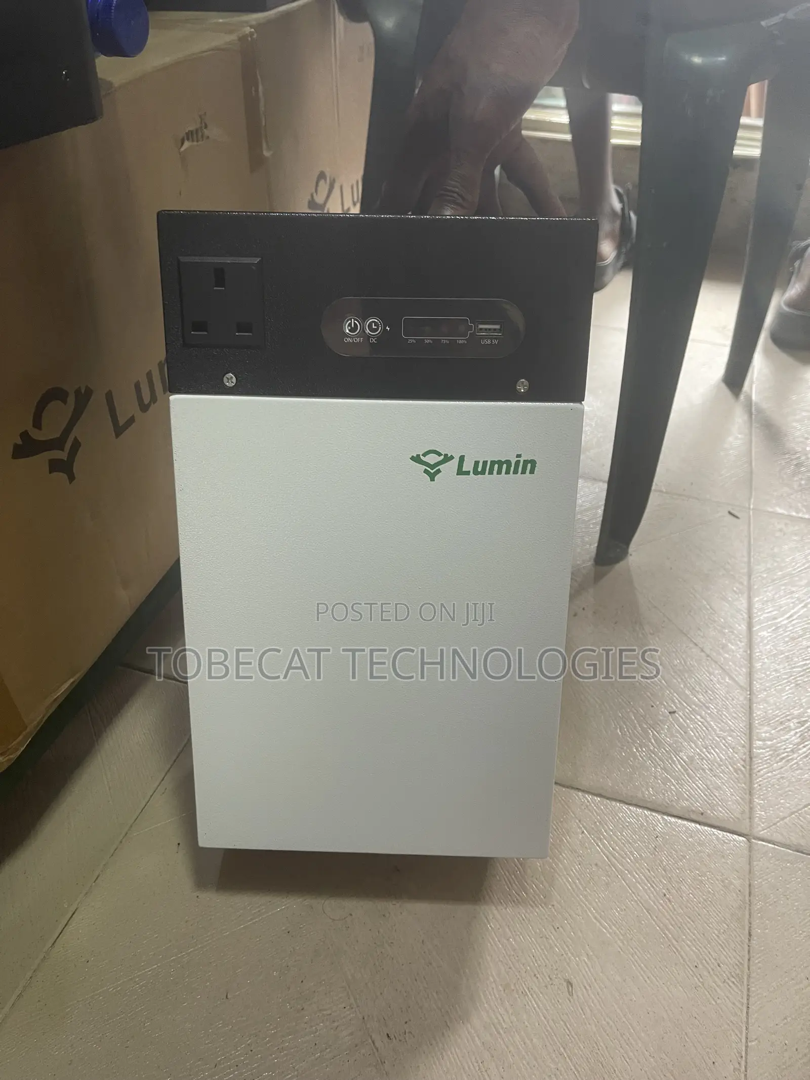 Lumin 1000W Solar Generator