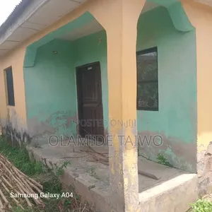 5bdrm House in Obafemi Owode Ogun for sale