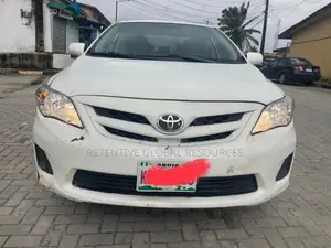 Toyota Corolla LE 4dr Sedan (1.8L 4cyl 4A) 2011 White