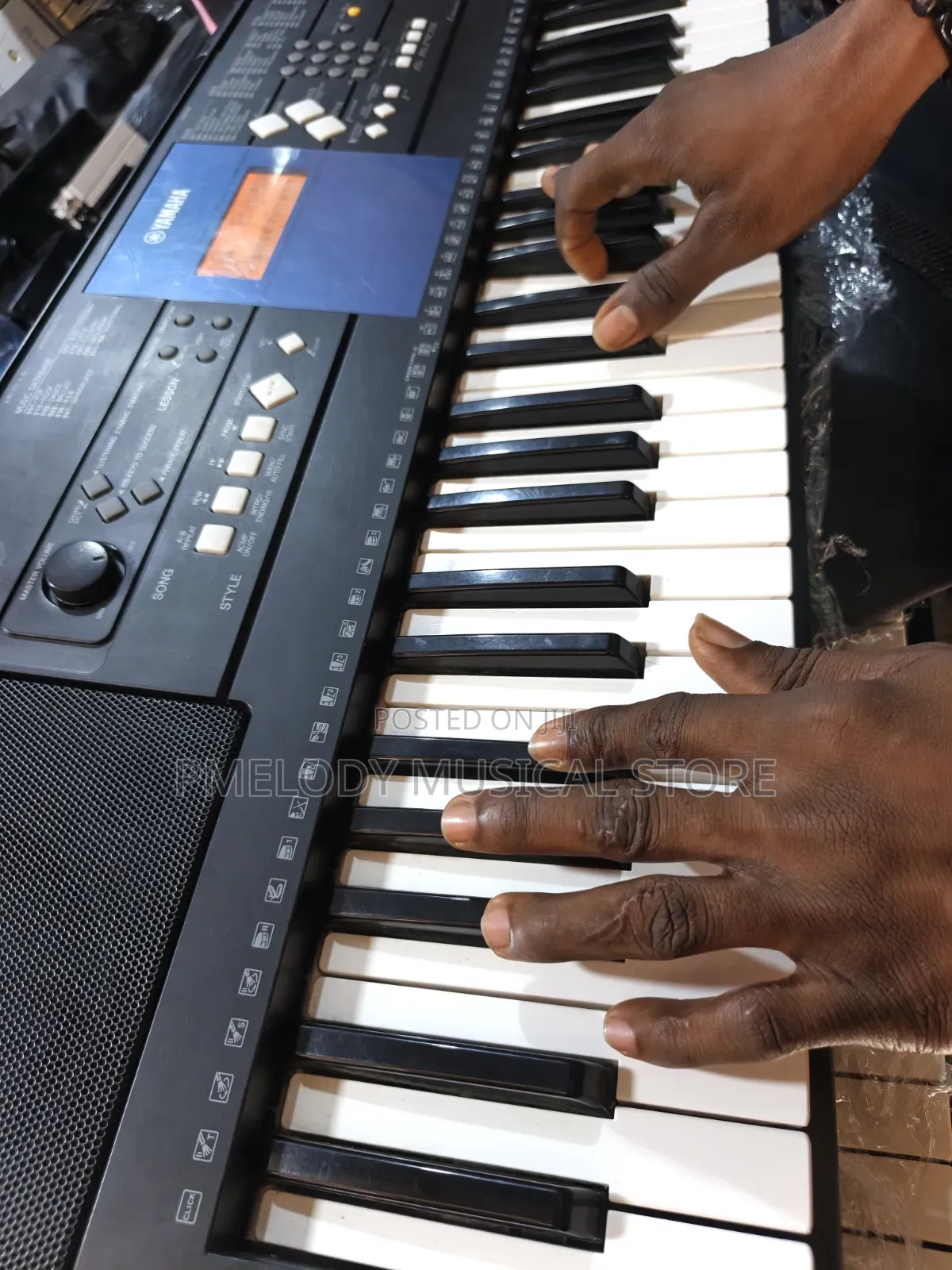 Yamaha PSR E333