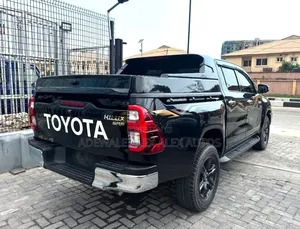 Toyota Hilux 2024 Black