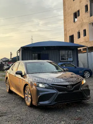 Toyota Camry LE FWD (2.5L 4cyl 8AM) 2018 Gray