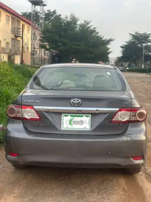 Toyota Corolla LE 4dr Sedan (1.8L 4cyl 4A) 2013 Gray