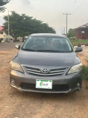 Toyota Corolla LE 4dr Sedan (1.8L 4cyl 4A) 2013 Gray