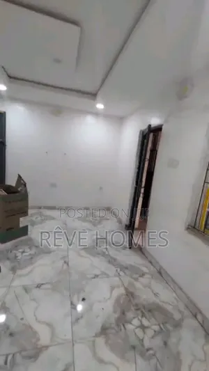 Mini Flat in Onipanu for rent