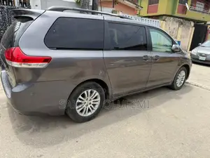 Toyota Sienna 2011 Gray