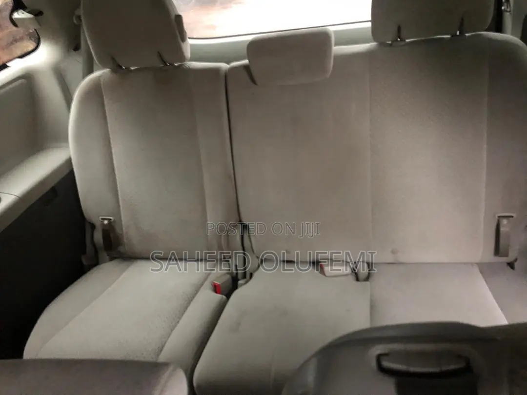 Toyota Sienna 2011 Gray