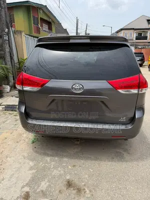 Toyota Sienna 2011 Gray