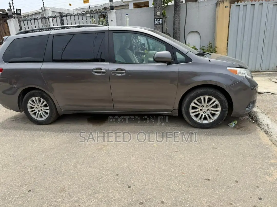 Toyota Sienna 2011 Gray