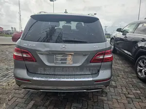 Mercedes-Benz M Class ML350 4MATIC 4dr SUV AWD (3.5L 6cyl 7A) 2015 Gray