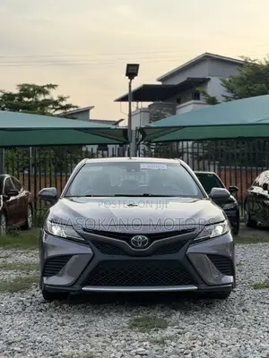 Toyota Camry SE (2.5L 4cyl 8A) 2019 Gray
