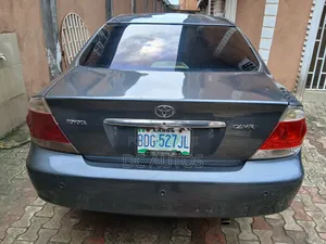 Toyota Camry LE 4dr Sedan (2.4L 4cyl 5A) 2005 Gray