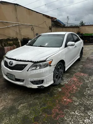 Toyota Camry SE 4dr Sedan (2.5L 4cyl 6AM) 2010 White