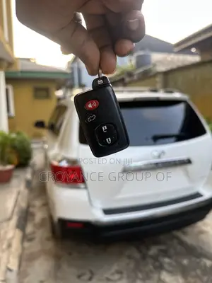 Toyota Highlander Limited 3.5l 4WD 2013 White