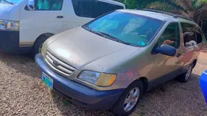 Toyota Sienna LE 2002 Gold