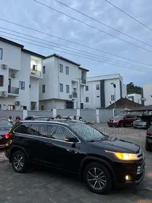 Toyota Highlander XLE 4x2 V6 (3.5L 6cyl 8A) 2018 Black