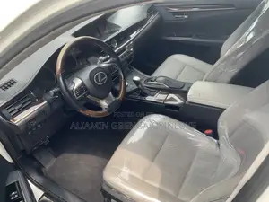 Lexus ES 350 FWD 2016 White