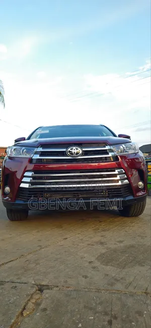 Toyota Highlander XLE 4x2 V6 (3.5L 6cyl 8A) 2017 Red