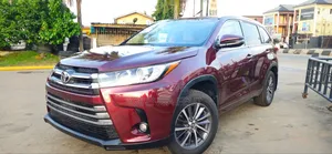Toyota Highlander XLE 4x2 V6 (3.5L 6cyl 8A) 2017 Red