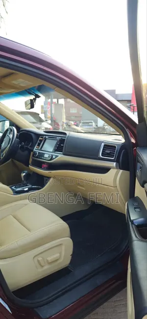 Toyota Highlander XLE 4x2 V6 (3.5L 6cyl 8A) 2017 Red
