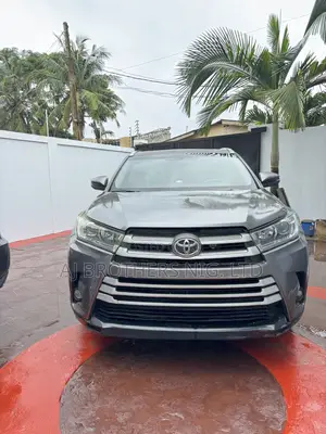 Toyota Highlander XLE V6 4x4 (3.5L 6cyl 6A) 2016 Gray