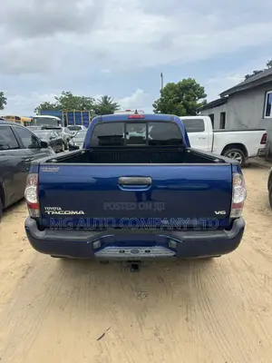 Toyota Tacoma V6 4dr Double Cab 4WD 6.1 ft. SB (4.0L 6cyl 5A) 2014 Blue