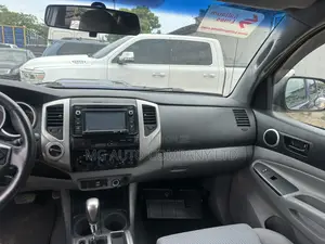 Toyota Tacoma V6 4dr Double Cab 4WD 6.1 ft. SB (4.0L 6cyl 5A) 2014 Blue