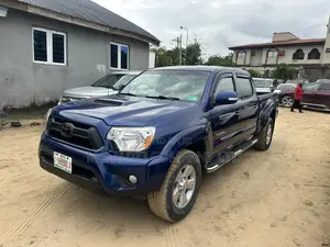 Toyota Tacoma V6 4dr Double Cab 4WD 6.1 ft. SB (4.0L 6cyl 5A) 2014 Blue