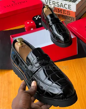 Crocodile Patterned Glossy Leather Loafers With Black Sole