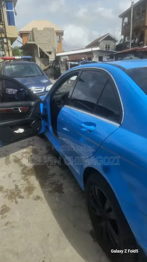 Mercedes-Benz C300 2010 Blue