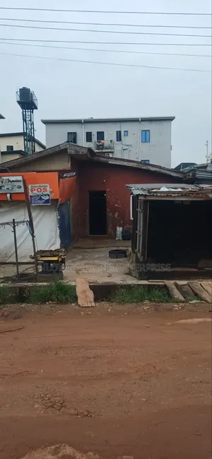 6bdrm Bungalow in Kiniun-Ifa Estate, Ifako-Gbagada for sale