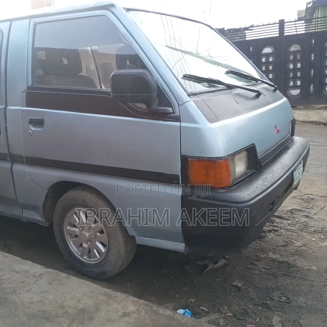 Mitsubishi L300 2005 Grey