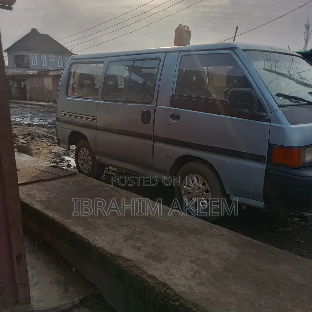 Mitsubishi L300 2005 Grey