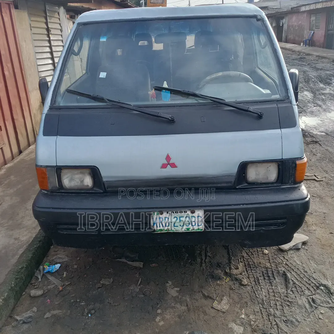 Mitsubishi L300 2005 Grey