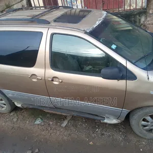 Toyota Sienna 2003 Gold
