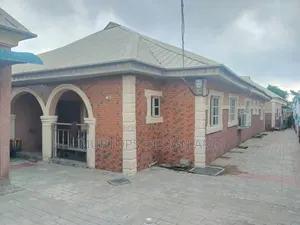 8bdrm Block of Flats in Oluyinka Ups Estate, Igbogbo for sale