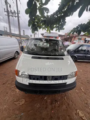 Volkswagen Transporter 2002 White