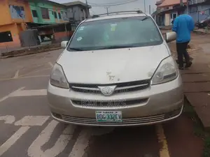 Toyota Sienna 2006 Gold