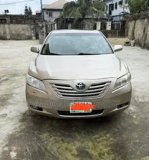 Toyota Camry XLE 4dr Sedan (2.4L 4cyl 5A) 2009 Gold