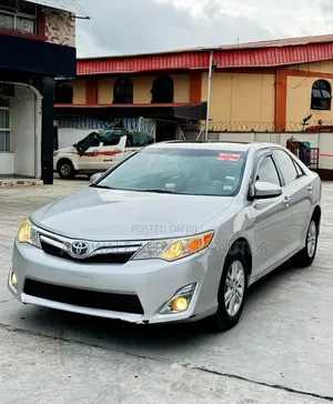 Toyota Camry XLE 4dr Sedan (2.5L 4cyl 6A) 2013 Silver