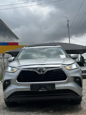 Toyota RAV4 XLE Premium 2021 Silver